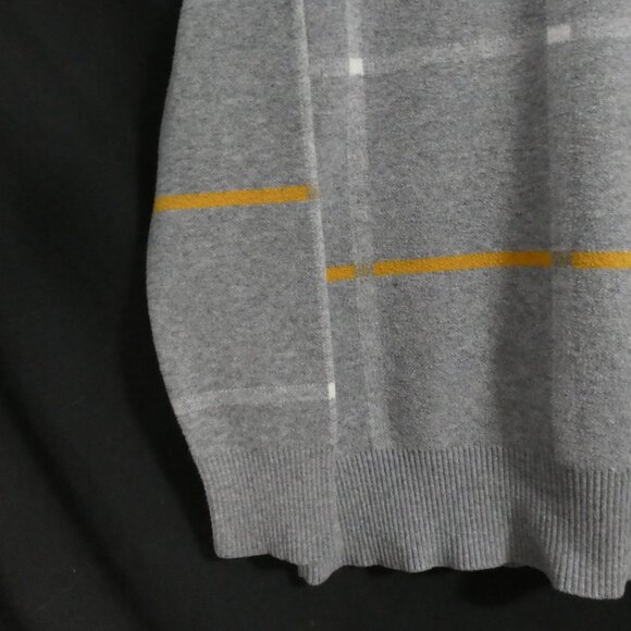 Unbranded | 20 pit to pit measured | Grey Grid - Plaid Turtleneck Sweater - Picture 6 of 14